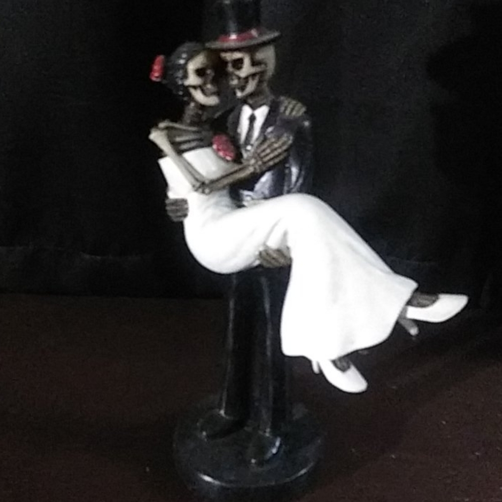 Collectible Skeleton Newlyweds
